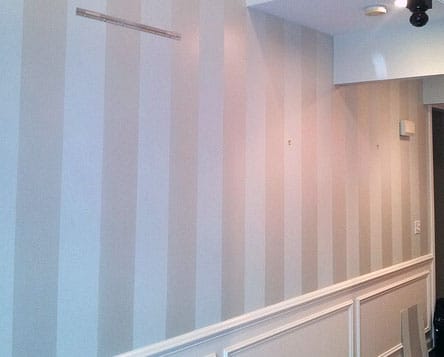 Two toned striped wallpaper