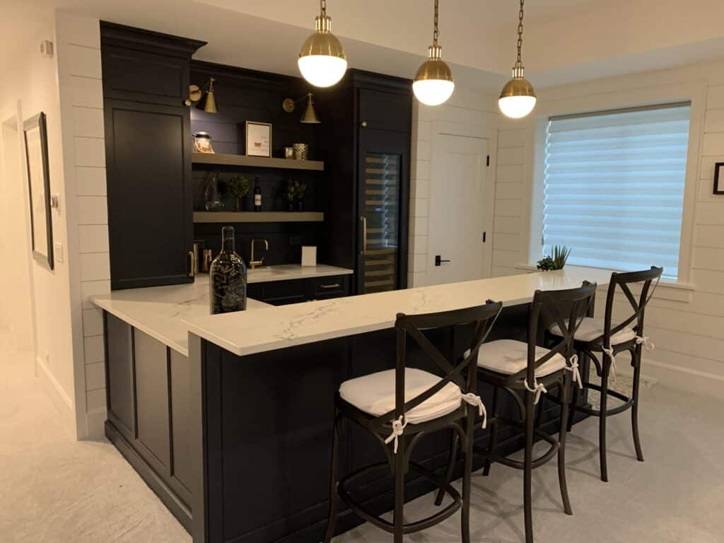 luxurious kitchen black and white